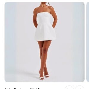 Elegant White Strapless Dress